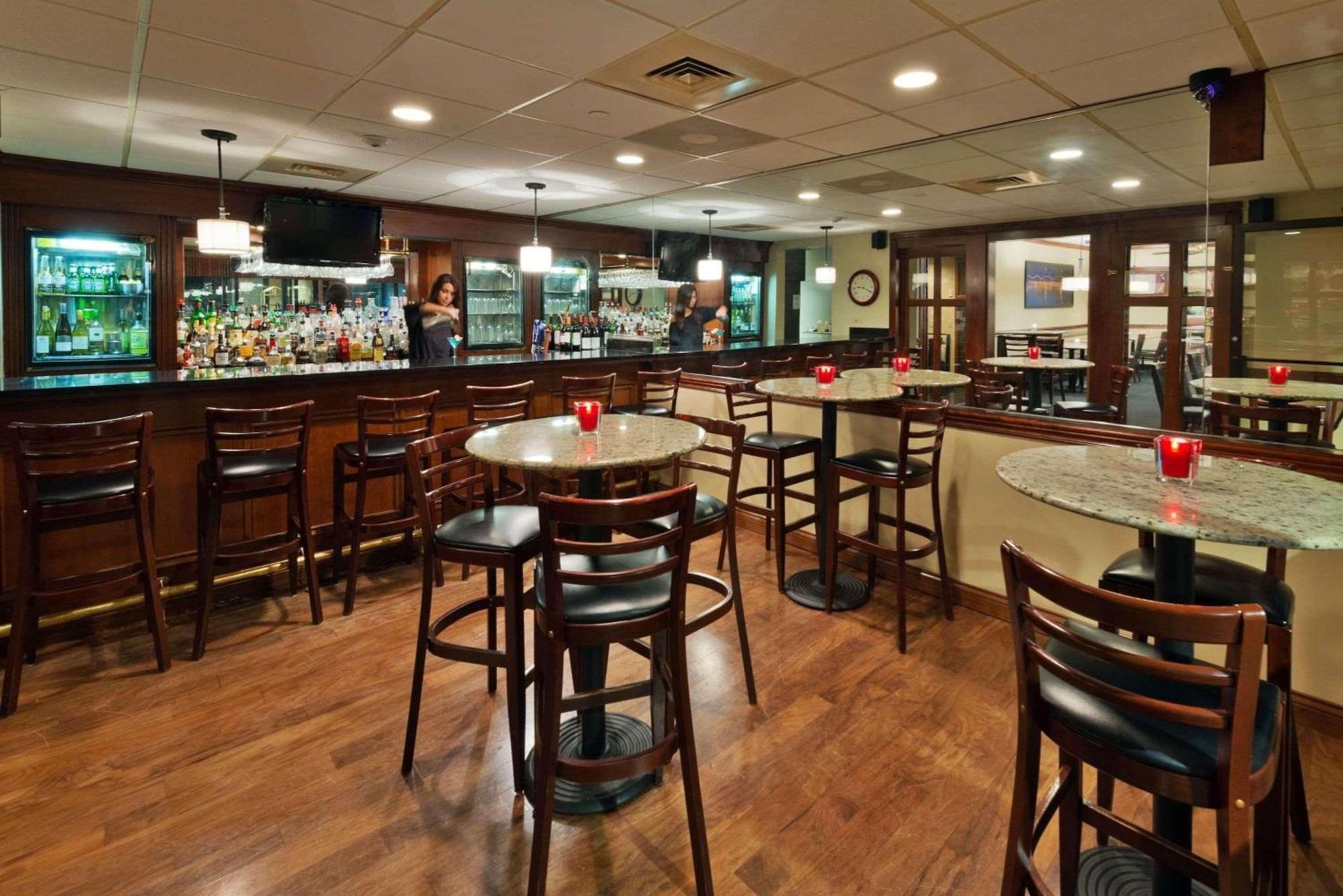 Radisson Hotel & Conference Center Rockford Bagian luar foto