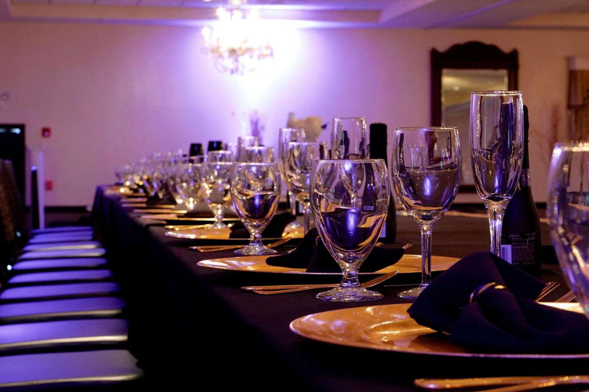 Radisson Hotel & Conference Center Rockford Bagian luar foto