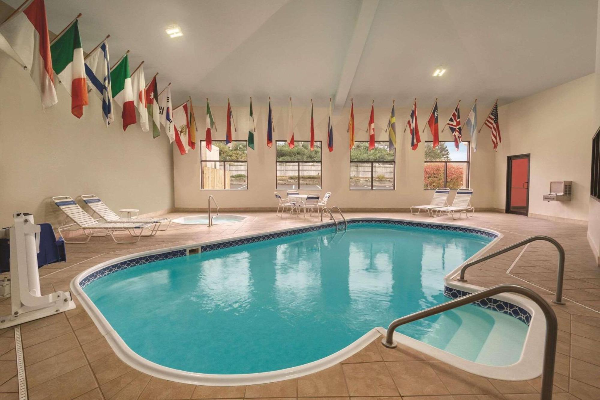 Radisson Hotel & Conference Center Rockford Bagian luar foto