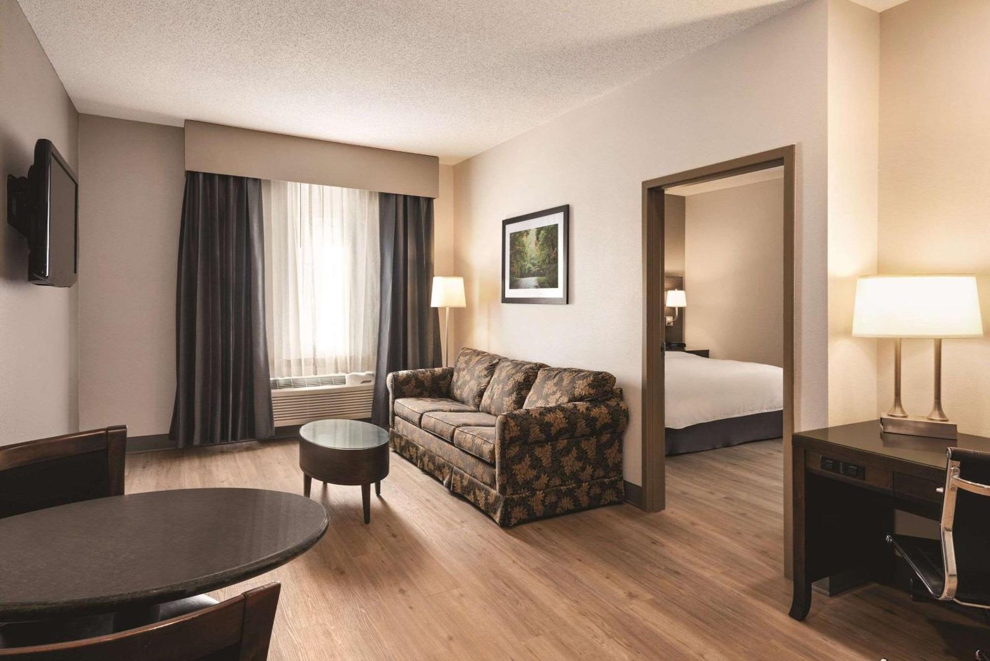 Radisson Hotel & Conference Center Rockford Bagian luar foto