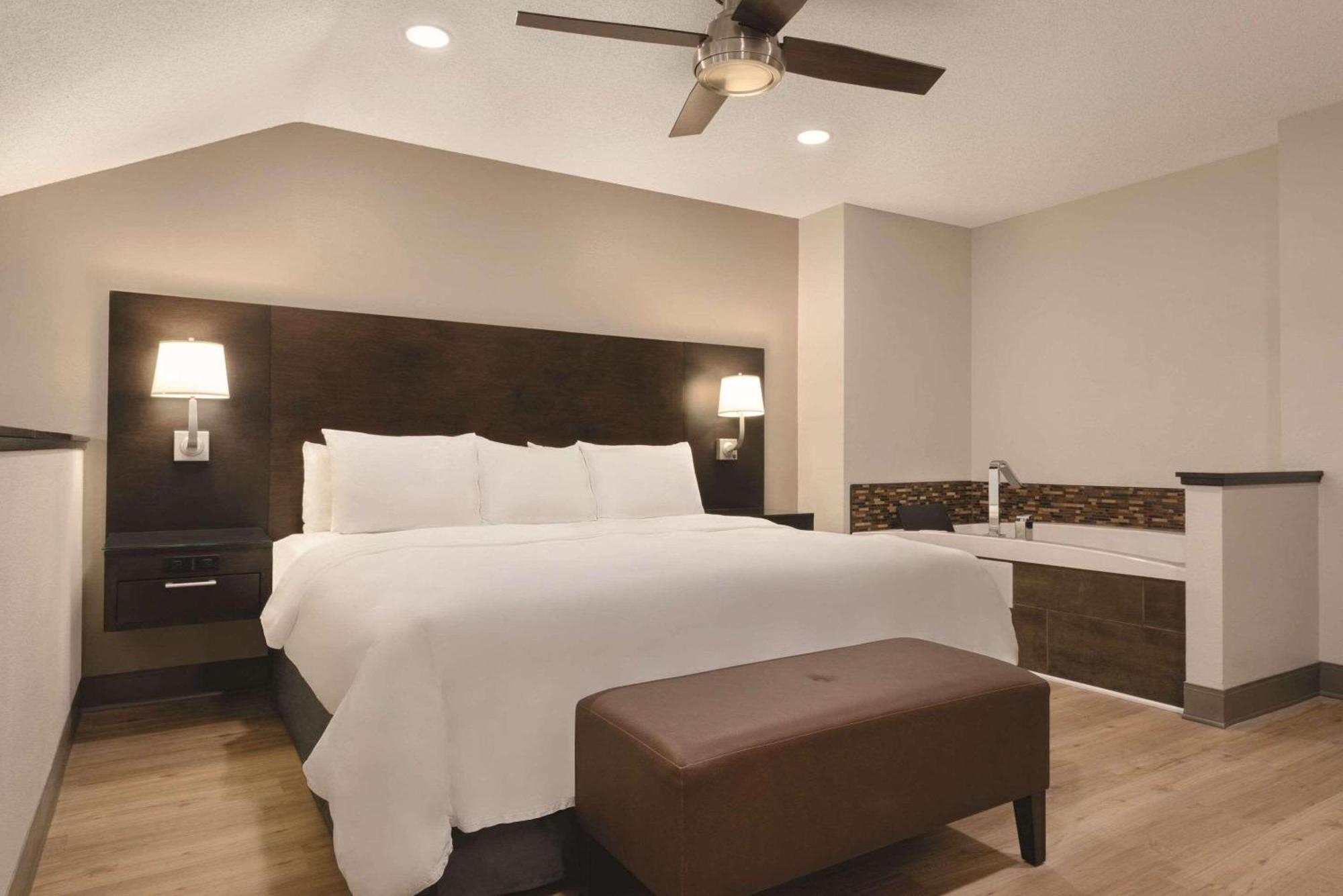Radisson Hotel & Conference Center Rockford Bagian luar foto