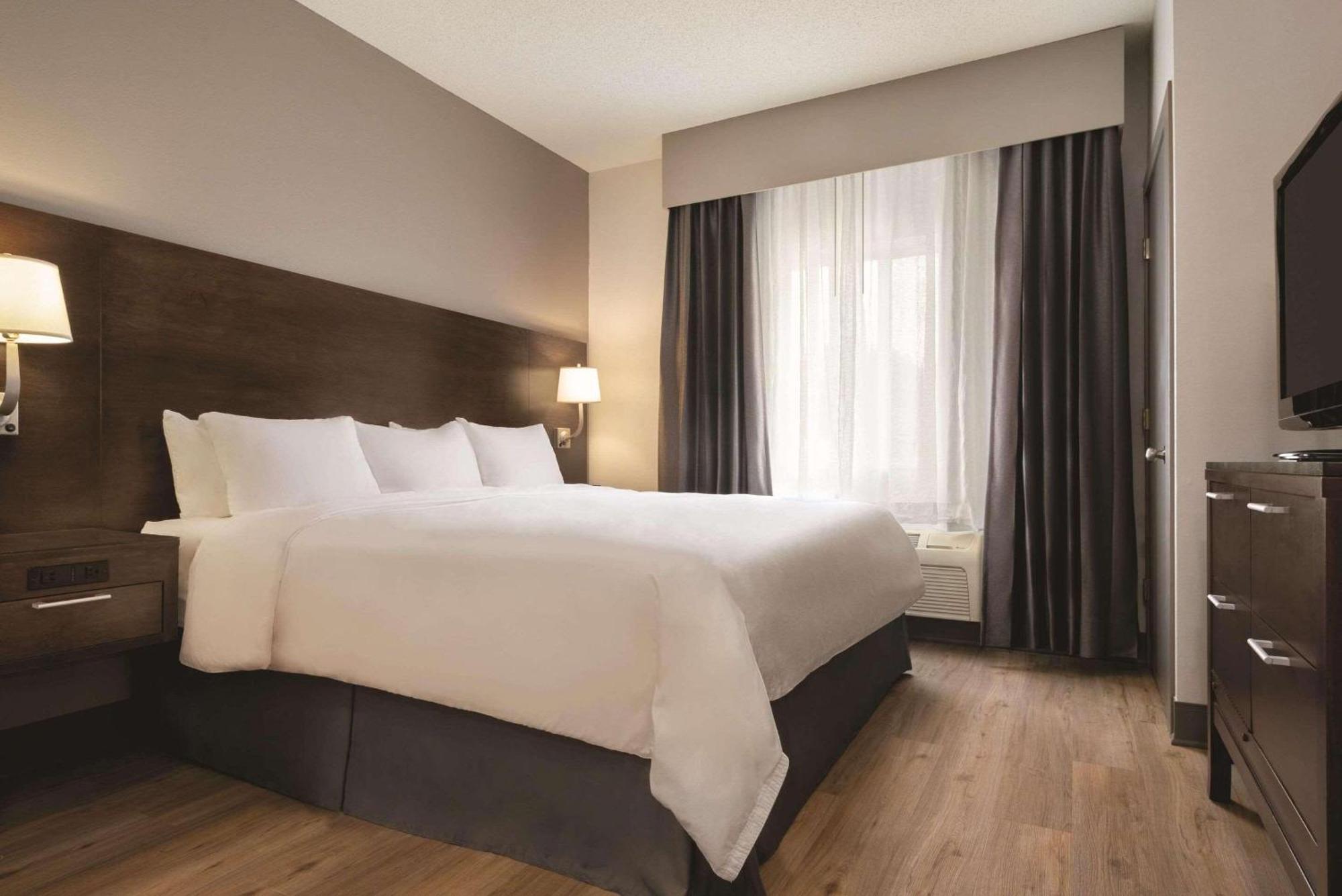 Radisson Hotel & Conference Center Rockford Bagian luar foto
