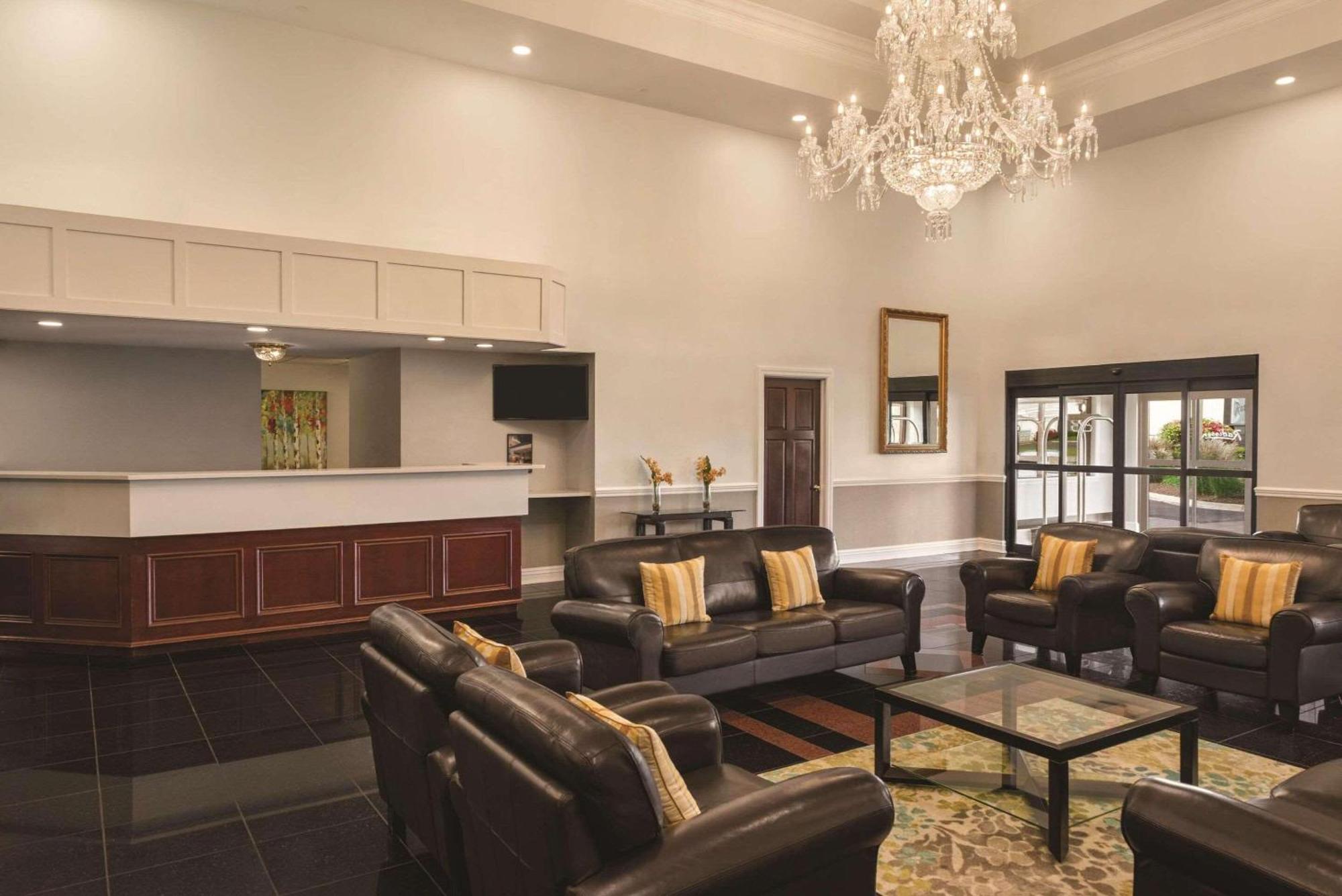 Radisson Hotel & Conference Center Rockford Bagian luar foto