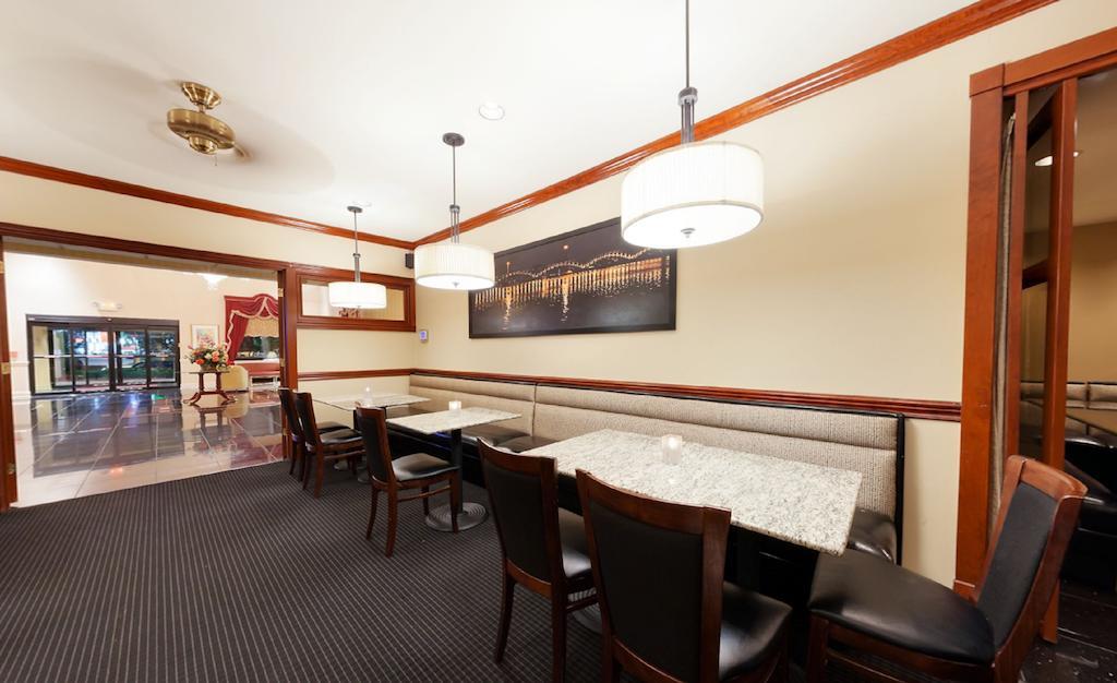 Radisson Hotel & Conference Center Rockford Bagian luar foto